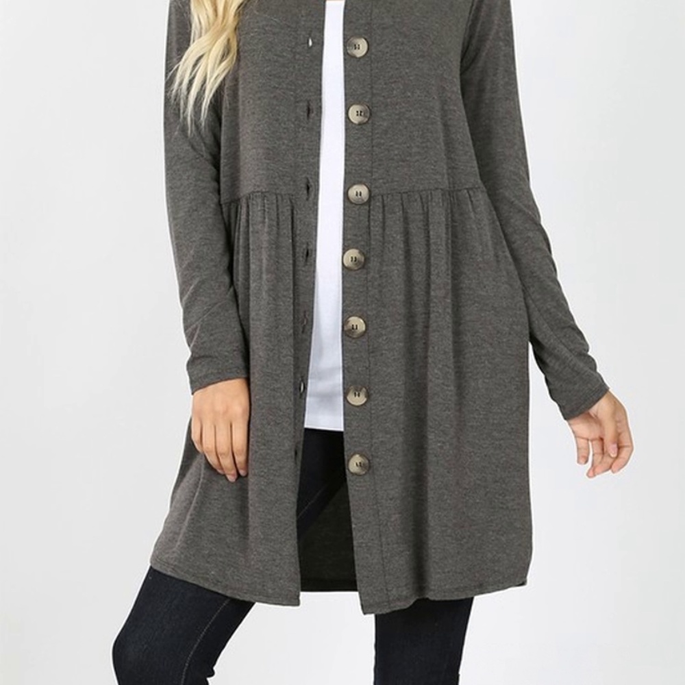 SHIRRED WAIST BIG BUTTON CARDIGAN - Picture 2 of 3